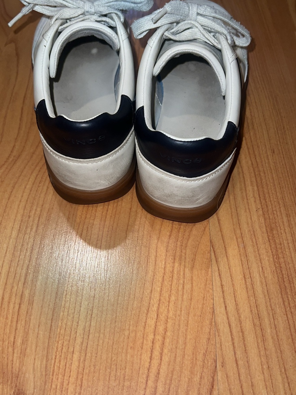 AUTHENTHIC VINCE women’s 5.5 shoes. - Picture 15 of 16